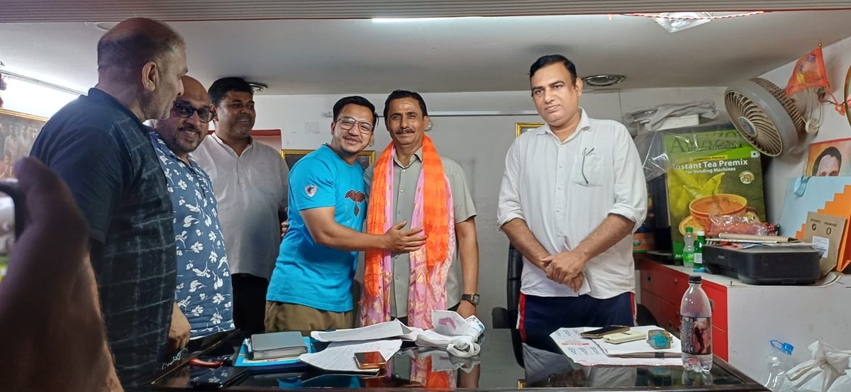 BishamberWard79's tweet photo. आज सायं 5:00 बजे क़ुरैश मंडल का प्रभारी नियुक्त होने पर मंडल की बैठक लेने का सौभाग्य प्राप्त हुआ । मंडल अध्यक्ष श्री भारत तंवर जी की अध्यक्षता में बैठक आयोजित की गई । बैठक में सम्मिलित सभी खंड प्रमुखों व मंडल के पदाधिकारी से संघटनात्मक विषयों पर चर्चा हुई । https://t.co/gVaQHFgCfA