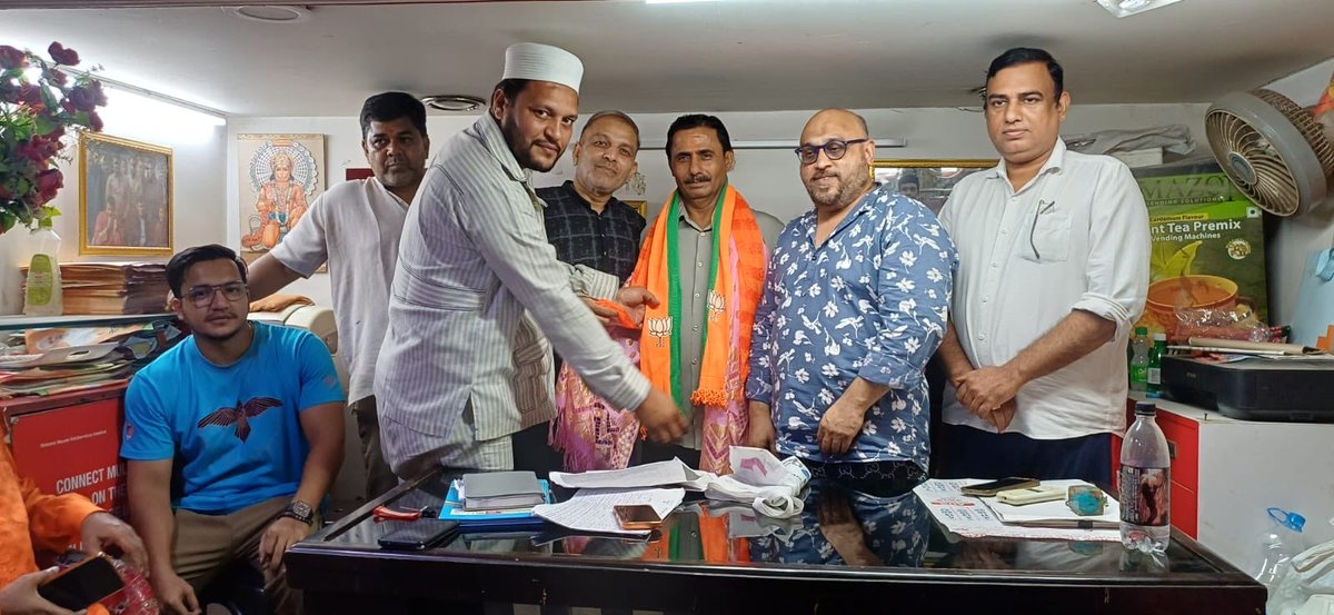 BishamberWard79's tweet photo. आज सायं 5:00 बजे क़ुरैश मंडल का प्रभारी नियुक्त होने पर मंडल की बैठक लेने का सौभाग्य प्राप्त हुआ । मंडल अध्यक्ष श्री भारत तंवर जी की अध्यक्षता में बैठक आयोजित की गई । बैठक में सम्मिलित सभी खंड प्रमुखों व मंडल के पदाधिकारी से संघटनात्मक विषयों पर चर्चा हुई । https://t.co/gVaQHFgCfA