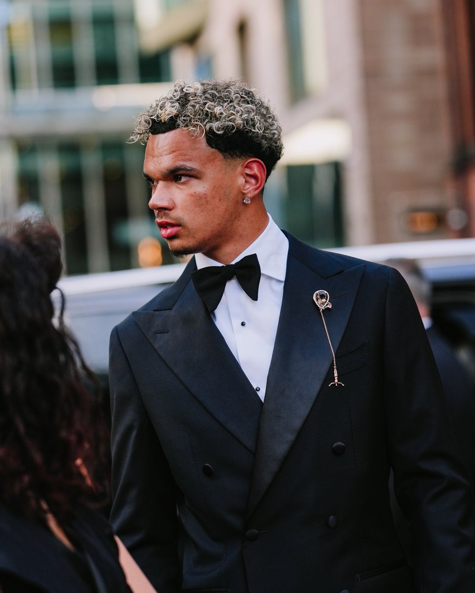 ManCity's tweet photo. Arriving at the @PFA Awards in style 🩵 https://t.co/jSelu6KwBk