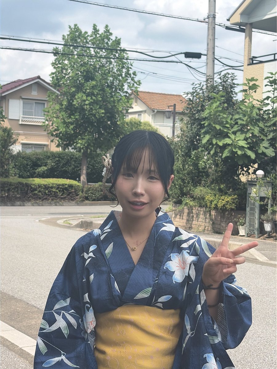 morimi_ko's tweet photo. この女、小さい頃に前歯折って、片っぽだけデカイんです。あんまり見ないであげて。浴衣かわいいでしょ。 https://t.co/9KYHIhhNGy