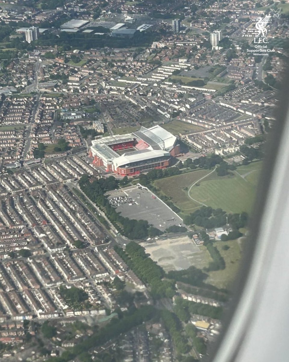 OLSCNetherlands's tweet photo. 🇳🇱 Dit uitzicht verveelt nooit!

🇬🇧 Some views just hit different!

#olsc #olscnetherlands #olscfamily #liverpoolfc #anfield https://t.co/AEoU3eyIPP