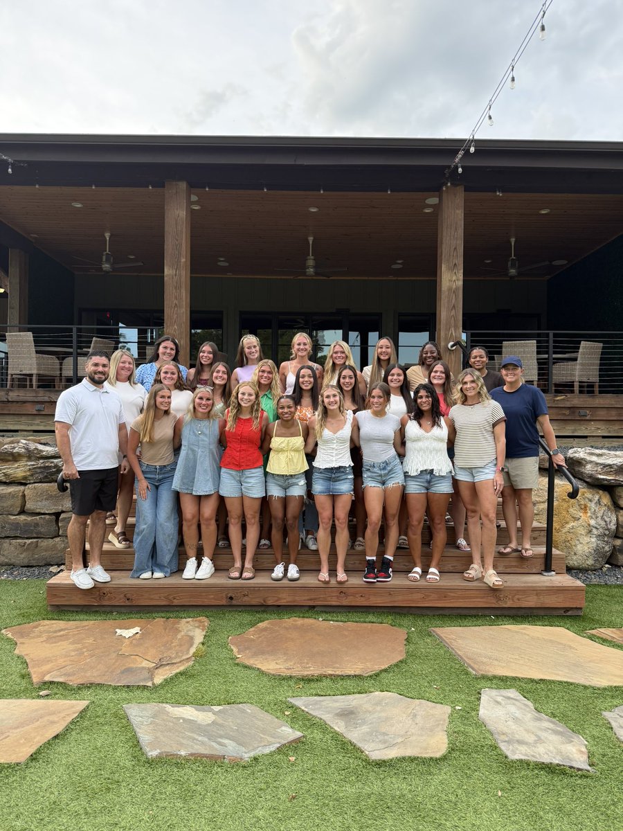 LamarSoftball's tweet photo. Team 15 retreat weekend was a success🤩

#PeckEmCards https://t.co/Z5EAQjcICQ