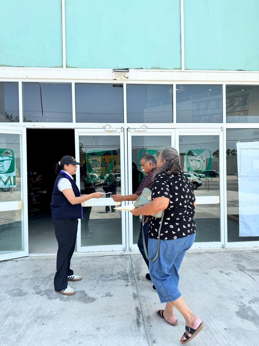 IfdpTamps's tweet photo. La Asesora Jurídica Martha Socorro Islas Serrano realizó una brigada informativa en la Unidad de Medicina Familiar No. 76 del IMSS, en Nuevo Laredo, Tamaulipas, con el objetivo de difundir los servicios que ofrece el Instituto Federal de Defensoría Pública.   
#IFDP #NuevoLaredo https://t.co/BtyBghMDKA