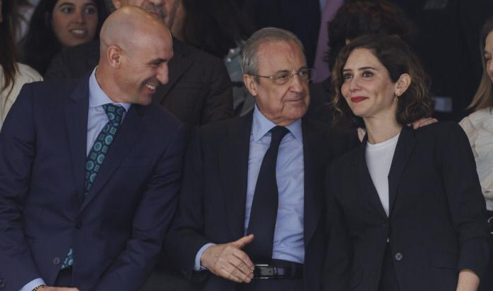FonsiLoaiza's tweet photo. El capo Florentino Pérez se ha lanzado al negocio sanitario y ha encontrado un filón en la Comunidad de Madrid del PP para llevarse contratos. Ayuso le acaba de adjudicar la obra del hospital Gregorio Marañón por 61,2 millones de euros. Mafia. https://t.co/TyLaOW5N8k