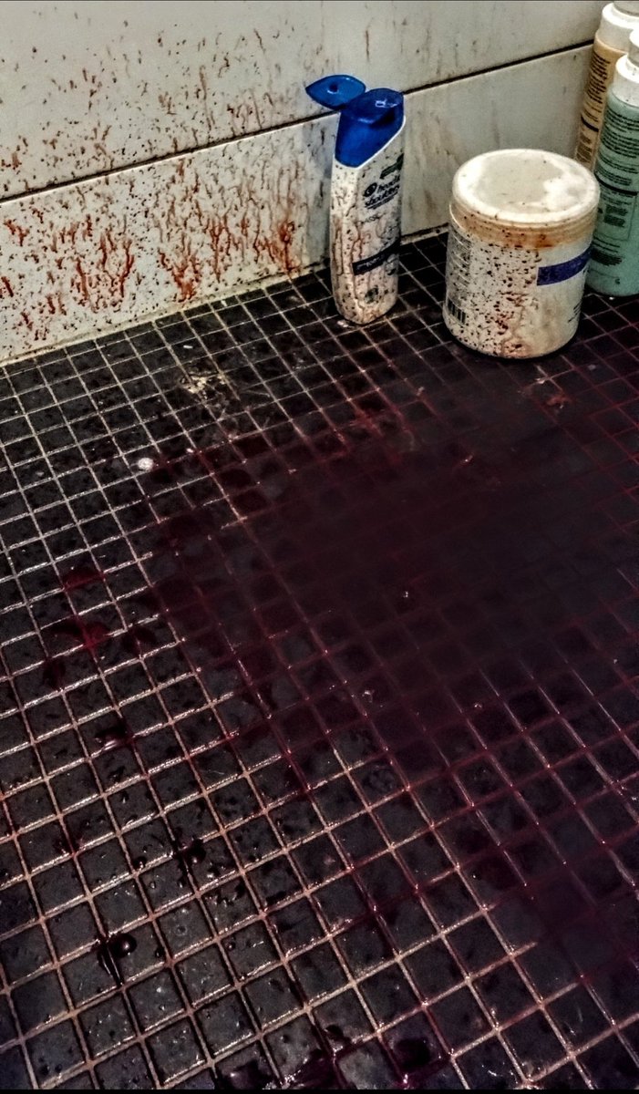 salinexcs's tweet photo. red shampoo https://t.co/7DEs3lTjYX