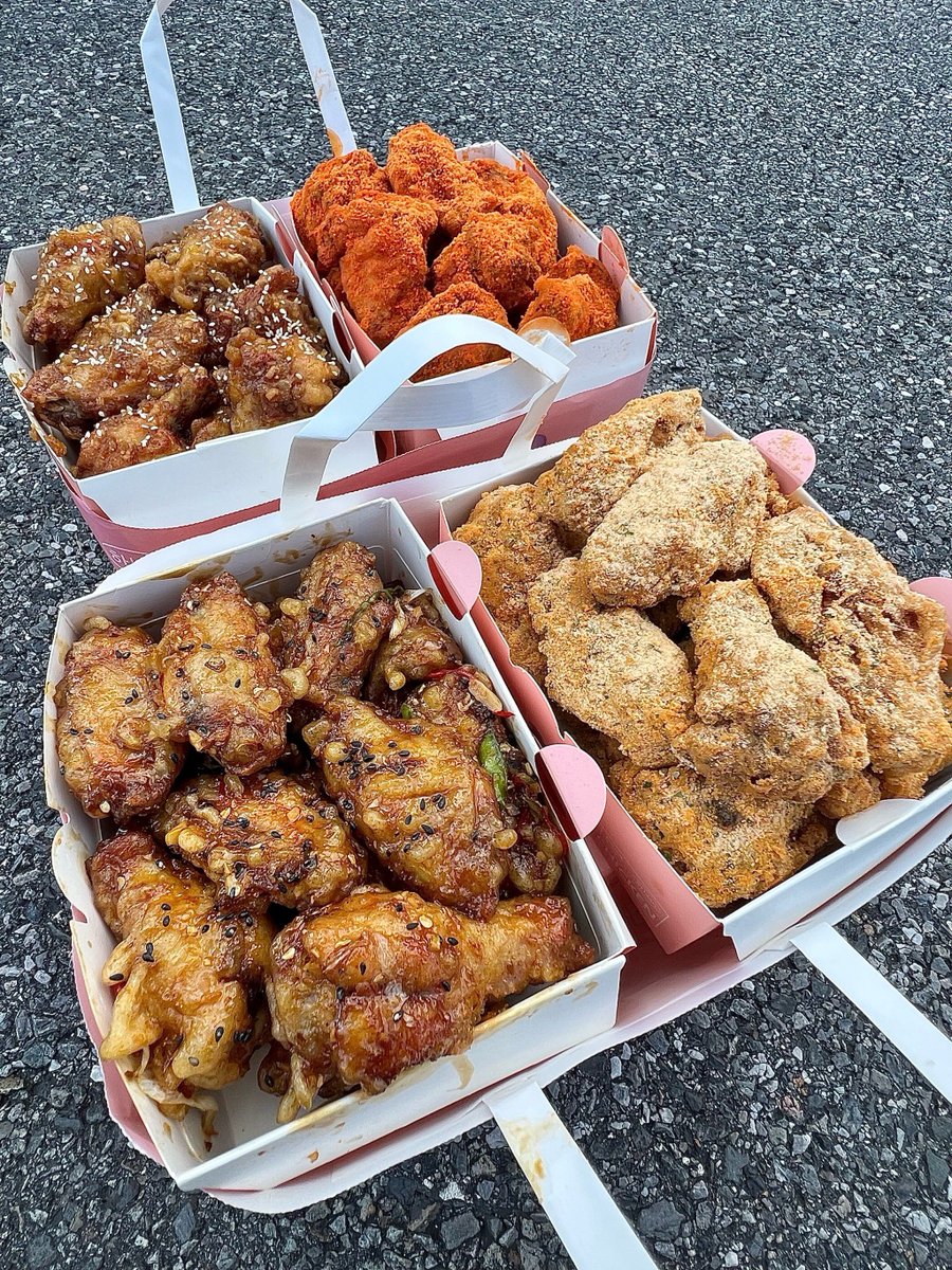 Matthew92902442's tweet photo. [Late-night snack run = best run. Flavorful Taiwanese fried chicken cut with scallions—crunchy outside, juicy inside, worth every queued minute ]， https://t.co/Bh0K1OVTkN