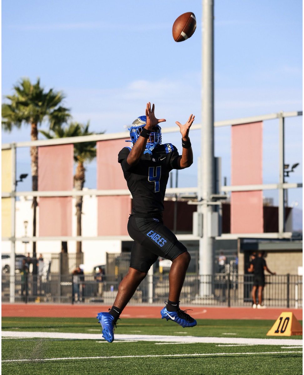 Jaydenjack2733's tweet photo. First varsity game as a freshman—1 interception and some big tackles. Grateful for the opportunity, but the work is just beginning. 🦅🔵⚫️
#JackJack4 #SMCHSFootball #ClassOf2030 #TheEagleWay #Athlete https://t.co/C81Y2DnPdS