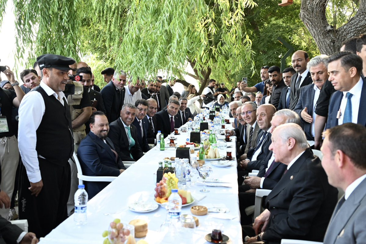avbilaluludag's tweet photo. Anadolu’daki bin yıllık varlığımızın sembolü Ahlat’ta; Milliyetçi Hareket Partisi Genel Başkanımız, Bilge Liderimiz Sayın Devlet Bahçeli Beyefendi ile sohbet etme imkânı bulmanın onurunu yaşadık.

Bilge Liderimizin ortaya koyduğu güçlü irade ve çizdiği istikamet doğrultusunda; köklerinden güç alan, geleceğe güvenle yürüyen Lider Ülke Türkiye idealimiz için azimle çalışmaya devam edeceğiz.