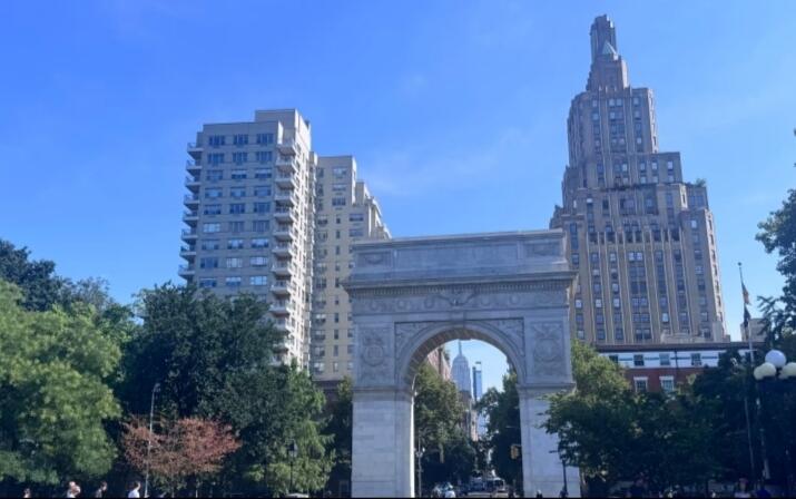 Wave1LIVE's tweet photo. As I walked around New York, my mind drifted away https://t.co/OfQ9XXpwhH