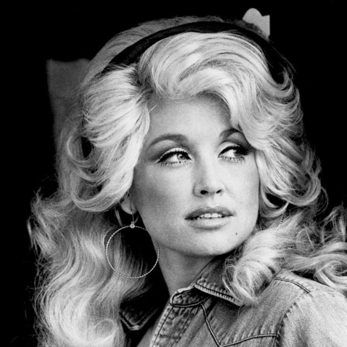 Dexerto's tweet photo. Country music legend Dolly Parton has died at age 80 https://t.co/A2thwaLXDA