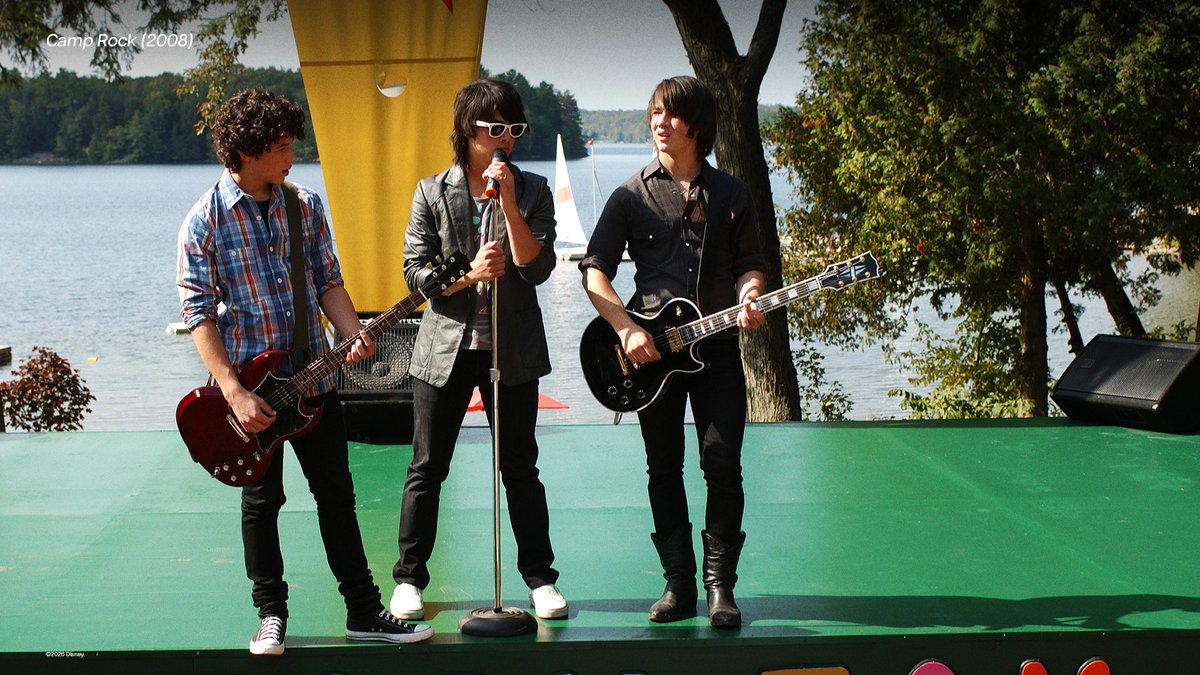 disneyplusla's tweet photo. Hay cosas que nunca cambian 🖤

Mira #CampRock3 en #DisneyPlus. https://t.co/igio2N9osY