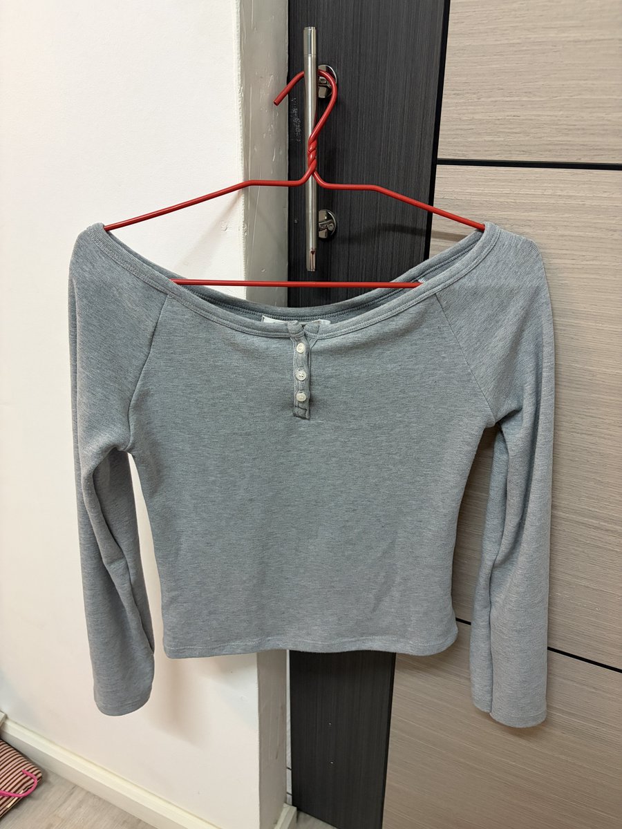 byjiaa's tweet photo. ส่งต่อ lana top (grey) เสื้อแขนยาวกึ่งปาดไหล่ ของ ourmyrna.official 
size S อก 29-32 
💌 190bath free shipping 

 #ส่งต่อเสื้อผ้า #เสื้อผ้ามือสอง #เสื้อผ้ามือ2  #ส่งต่อเสื้อผ้ามือสอง #ส่งต่อเสื้อผ้ามือ2 #เสื้อผ้า #ส่งต่อเสื้อผ้ามือสองสภาพดี #ส่งต่อเสื้อผ้ามือสองราคาถูก https://t.co/SARHGGuSGz