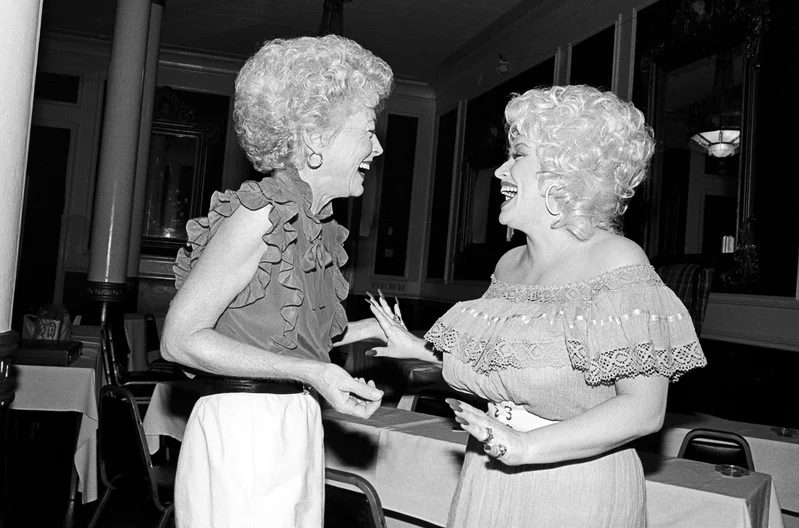 wavesinWA's tweet photo. Dolly Parton meeting Ann Richards, when Ann was running for Texas State Treasurer in 1982. https://t.co/GN3CwtSlmF