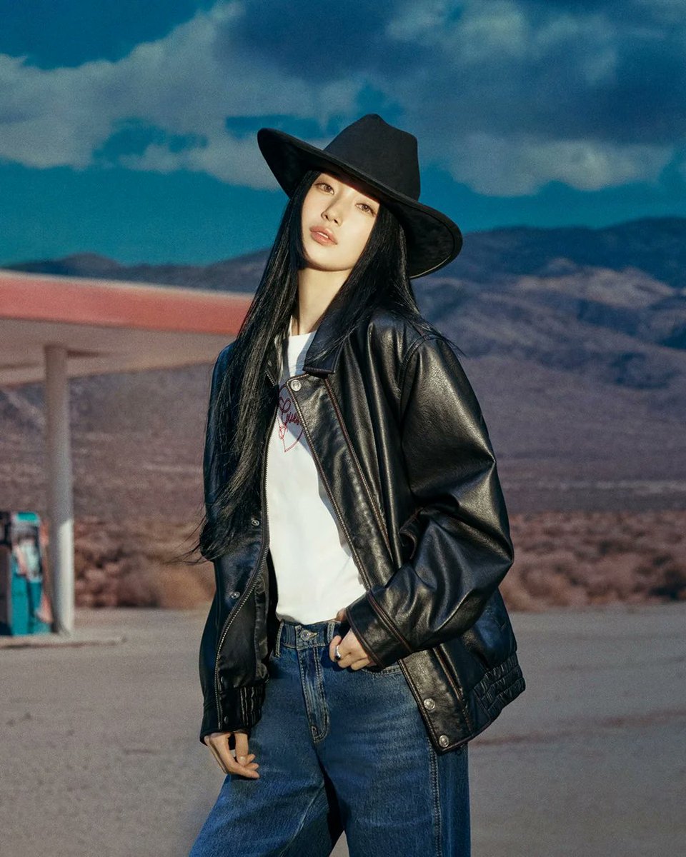 k_popstory's tweet photo. Knetz are obsessed with Bae Suzy's newly released GUESS pictorial. https://t.co/IGAQ3LTqkH https://t.co/qxo2nrXZJg