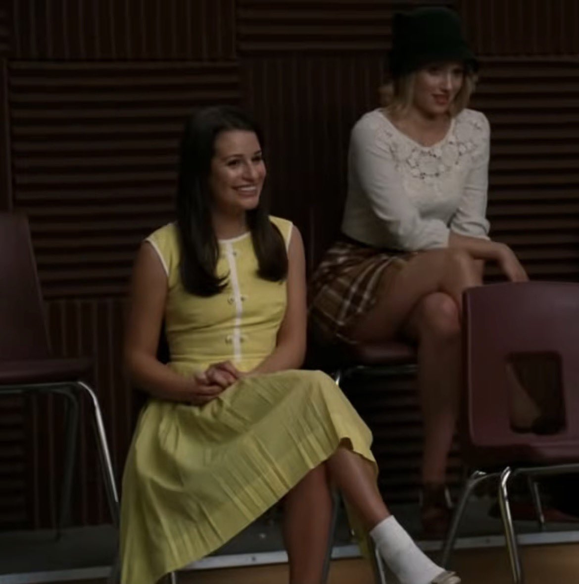 1faberry's tweet photo. there were maybe 5 people sitting down that day but they HAD to sit right next to each other https://t.co/HnVHGNqSyC