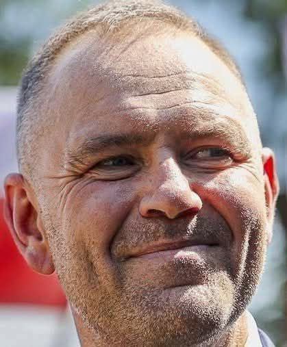 sonnia1310's tweet photo. Kurwa mać! I to jest prezydent? Morda nie ogolona i wygląd menela spod sklepu monopolowego. https://t.co/Rez9LaHpkL