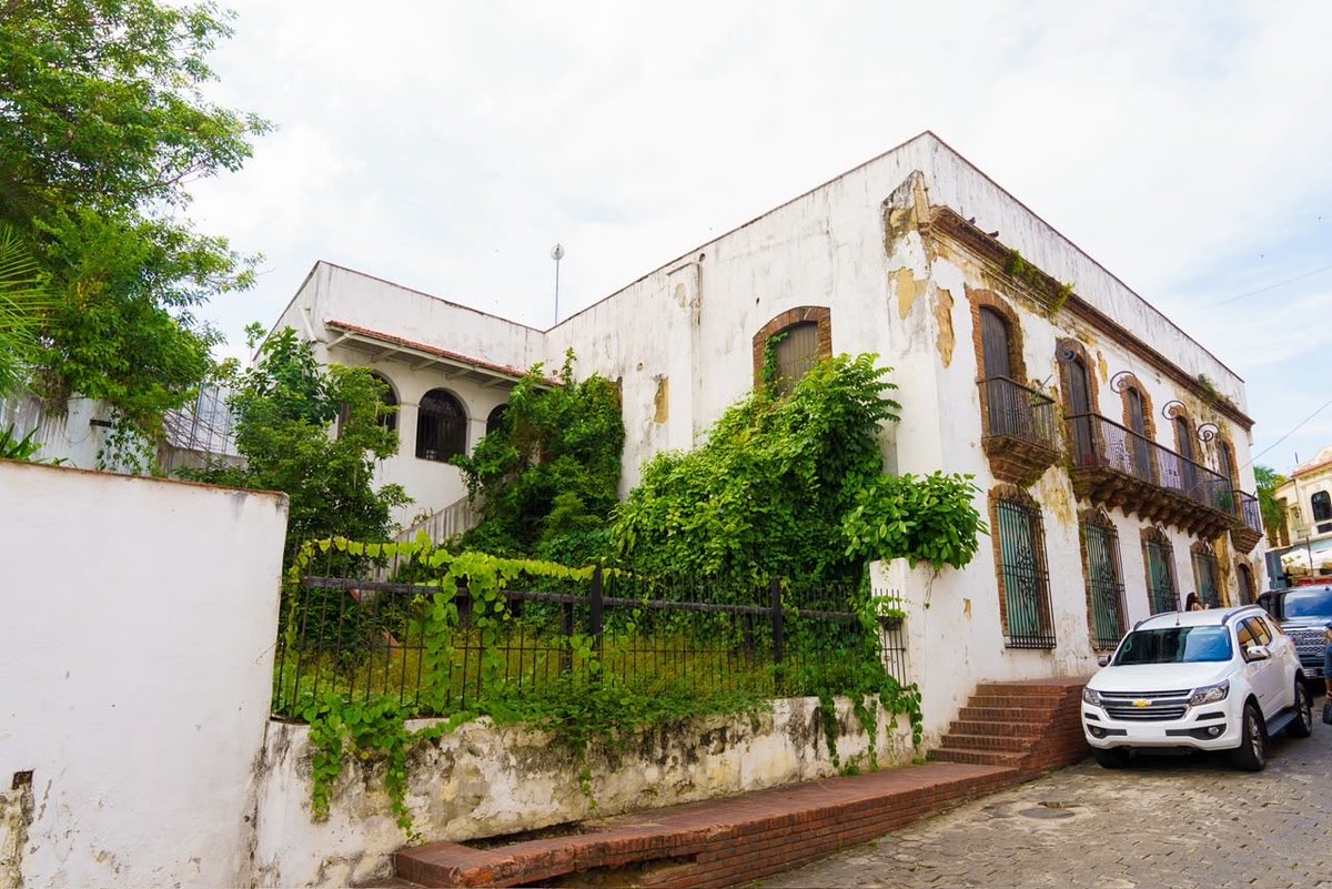 TurismoRD's tweet photo. Por un monto superior a los RD$102 millones, nuestro ministro @DavidColladoM dejó iniciados los trabajos de restauración de Casa Aybar, ubicada en la calle La Atarazana #2, Plaza de España, en Ciudad Colonial.
#TurismoQueTransforma
#CiudadColonialEsTurismo https://t.co/hmaXTSfGO7