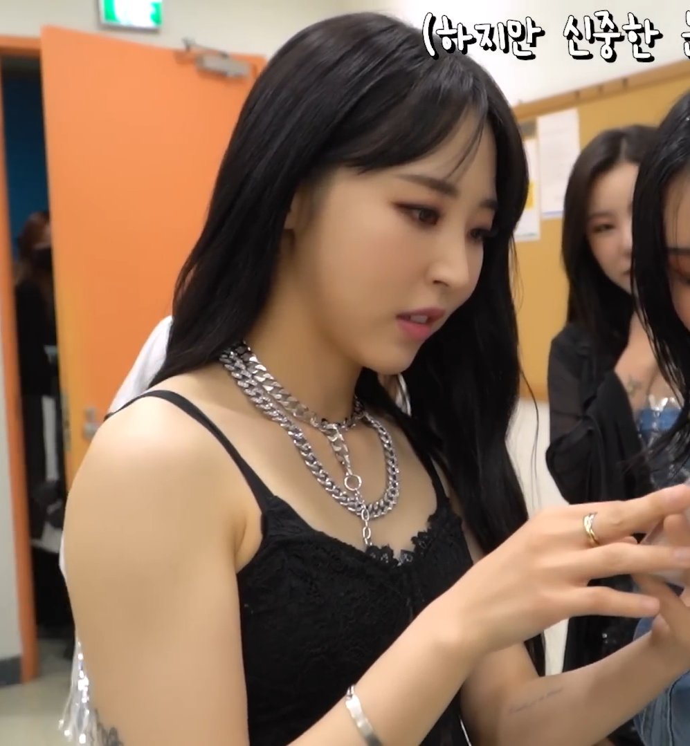 byulyibang's tweet photo. help https://t.co/Is6uLZGBvJ
