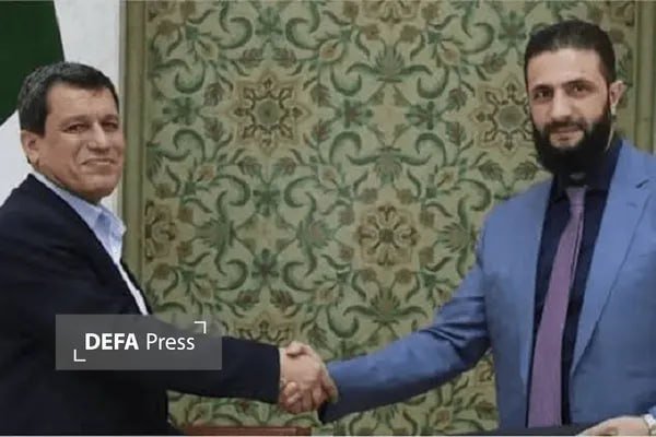defapressIR_'s tweet photo. در نشست روز سه‌شنبه دمشق با حضور ابومحمد الجولانی سرکرده شورشیان سوری، رسما انحلال «نیرو‌های دموکراتیک کُرد سوریه» (قسد) و انتصاب مظلوم عبدی فرمانده این شبه نظامیان به عنوان مشاور الجولانی در امور کُرد‌ها اعلام شد. https://t.co/o1UO8I3avw