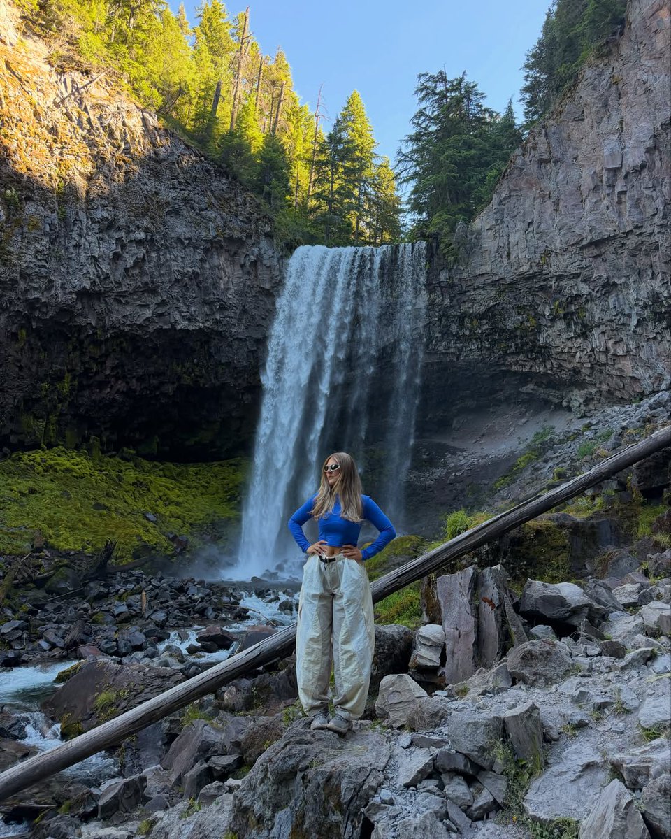 pnw_abby's tweet photo. Today, again, that first look at each other and the smile we exchanged, our short conversations, the light touches, a hand on the shoulder, and that long handshake, or shall I say, just hand holding, made it all worth it. It felt like a blessed dream. https://t.co/cpYfwueEby