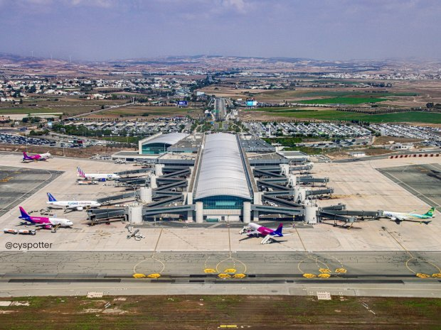 ATWOnline's tweet photo. Cyprus maintains robust air connectivity with 54 airlines serving 165 destinations across 42 countries through Larnaca and Pafos airports, despite regional challenges. Read more about Hermes Airports in our spotlight feature.
@CyprusAeropolis

https://t.co/vUWkbAX5ee https://t.co/x0SLOmKoHG