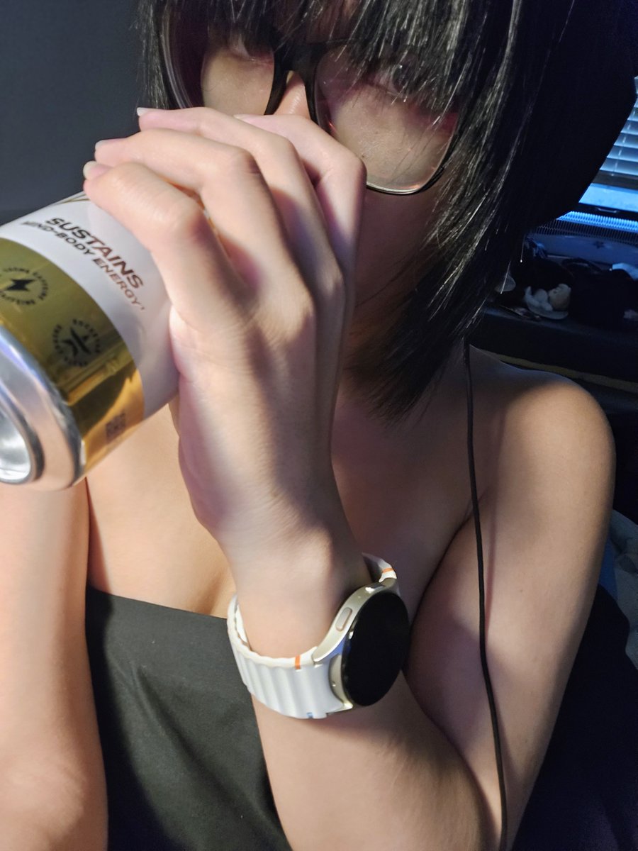 minaunlovable's tweet photo. I haven't slept at all since skipping monday, 
drinking Rockstar Energy https://t.co/Z7xCcarSFB
