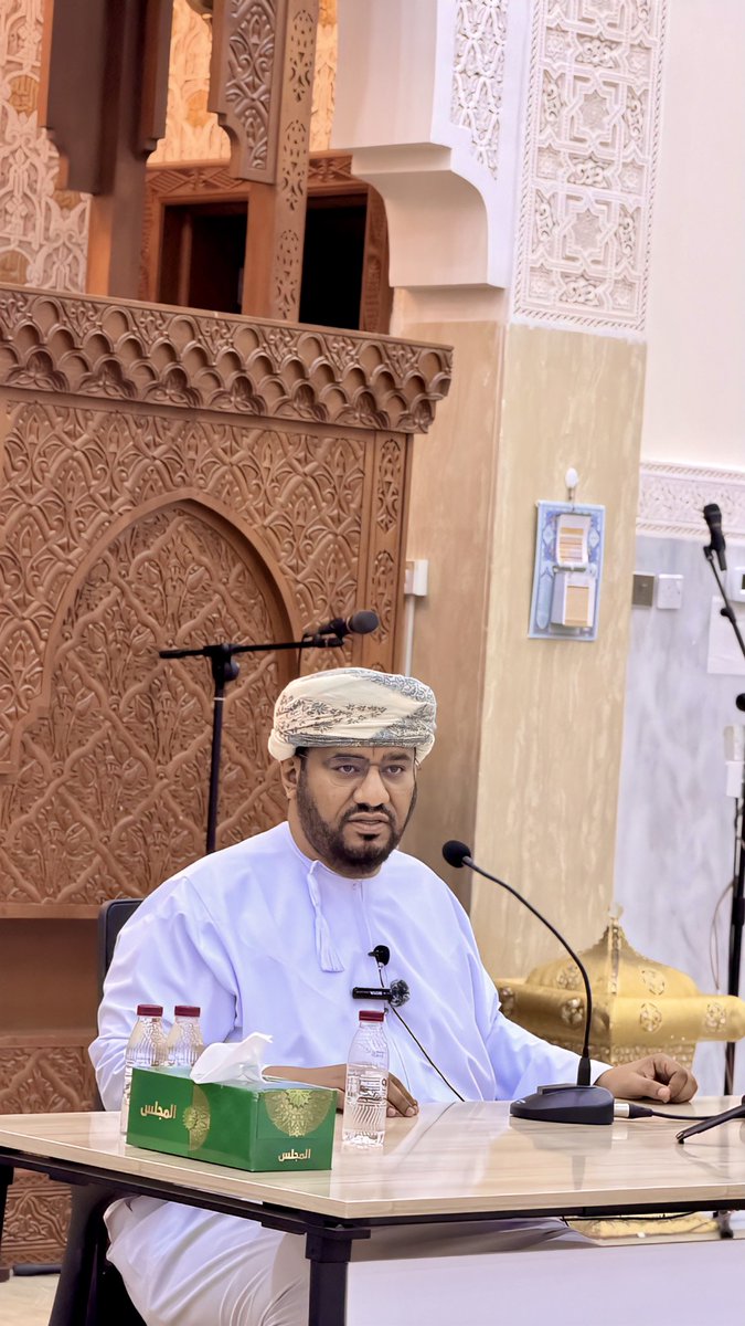 alshahri_aa1's tweet photo. بفضل الله ألقيت اليوم محاضرة بولاية ثمريت بعنوان ( النبي والشباب كيف نصنع جيلاً يحمل الرسالة)  وسيتم  وضعها بقناة اليوتيوب في أقرب وقت وأتقدم بجزيل الشكر لوالي ثمريت سعادة الشيخ أحمد بن حمد المعولي على حفاوته وحسن أخلاقه  واهتمامه وفقه الله والشكر كذلك للفاضل أحمد بن علي بن جنازل مسن مشرف أوقاف وبيت المال بولاية ثمريت على ضيافته الكريمة ولكل أهالي ثمريت الأعزاء سعدت كثيرا بتواجدي بينكم جزاكم الله خير الجزاء 
#عبدالله_الشحري #السيره_النبويه_الشريفه