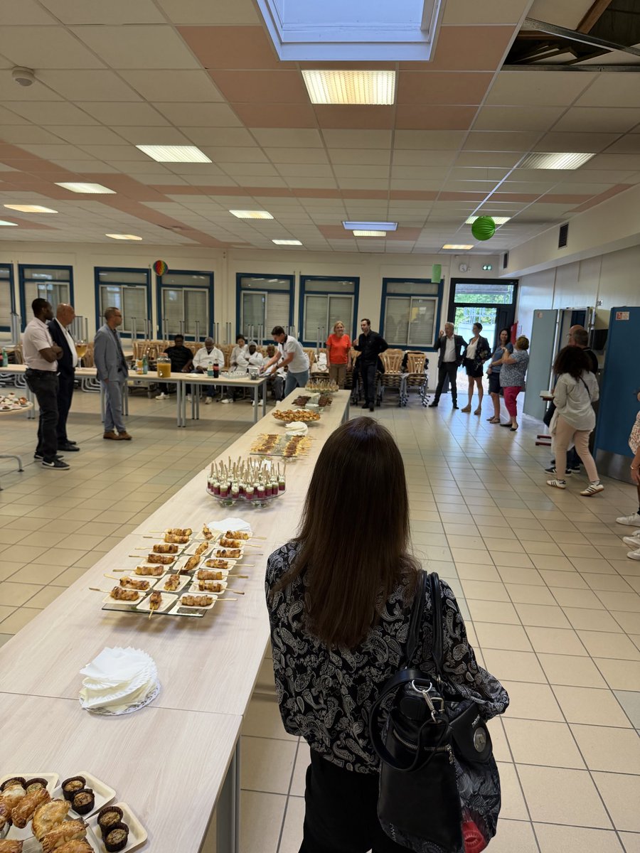 k_dridi's tweet photo. Bienvenue aux nouveaux personnels de direction du bassin d’Enghien ! 
Un moment convivial autour d’un magnifique buffet préparé par les agents du lycée Prévert de Taverny. Merci à eux ! https://t.co/Fp0HGj5oCX