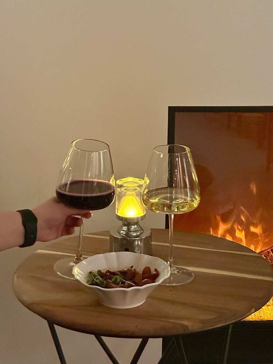 handfullofchode's tweet photo. Missing the late-night snack runs and silly voice notes with my person 1000 miles away—good thing FaceTime keeps the moments close.， https://t.co/s0lKDR6wpO