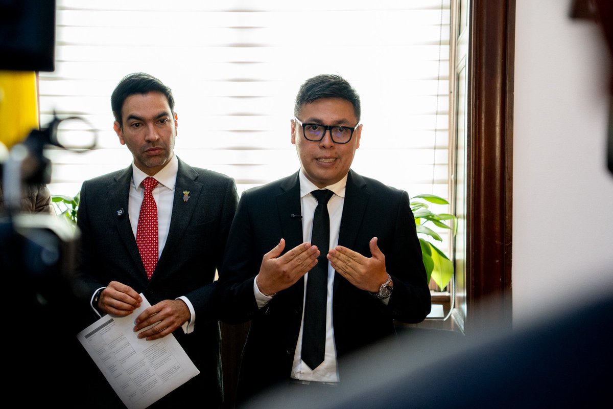 MeDicenWally's tweet photo. 🏛️📄🇨🇴¡Colombia no puede esperar a que lleguen los mega incendios para reaccionar; necesita prevenir, monitorear, coordinar y manejar el fuego con ciencia!

Hoy radicamos un Proyecto de Ley, junto al representante a la Cámara @MauroToroO y congresistas de diferentes bancadas, que cambia la forma en que manejamos el fuego teniendo como referentes a países como Brasil, España, Australia y Estados Unidos🧵