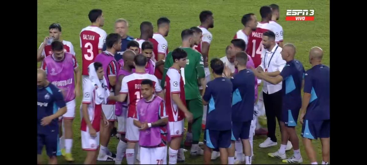 RfWlsFrAqGu's tweet photo. @Emaabj_ @FemoralF1858 @_frannndki @porqueTTarg Quiero que me saquen en los memes de calzowski, es puro humo, tremendo partido  Sabah vs Hapoel . https://t.co/bJ4lR02rLz