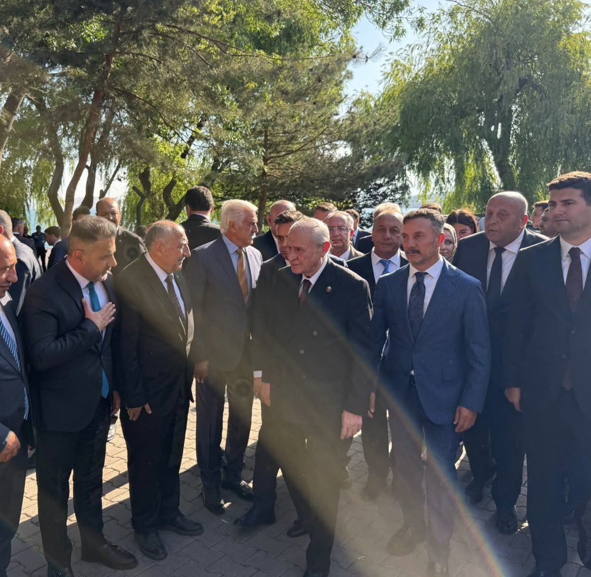 marifcetintr's tweet photo. Malazgirt Zaferi’nin 955. yıl dönümü programı vesilesiyle Bitlis’in Ahlat ilçesine teşrif eden Liderimiz, Genel Başkanımız Sayın Devlet Bahçeli Beyefendiyi karşıladık.

Bin yıllık tarihimizin izlerini taşıyan #Ahlat’ta, ecdadımızın mirasına sahip çıkmanın ve büyük ülkümüzün izinde yürümenin heyecanını bir kez daha gönüllerimizde hissettik.

Liderimiz Sn Devlet Bahçeli Beyefendinin ellerinden öpüyor, saygı ve hürmetlerimi sunuyorum. 
#mhp #Batman #Bitlis #malazgirt