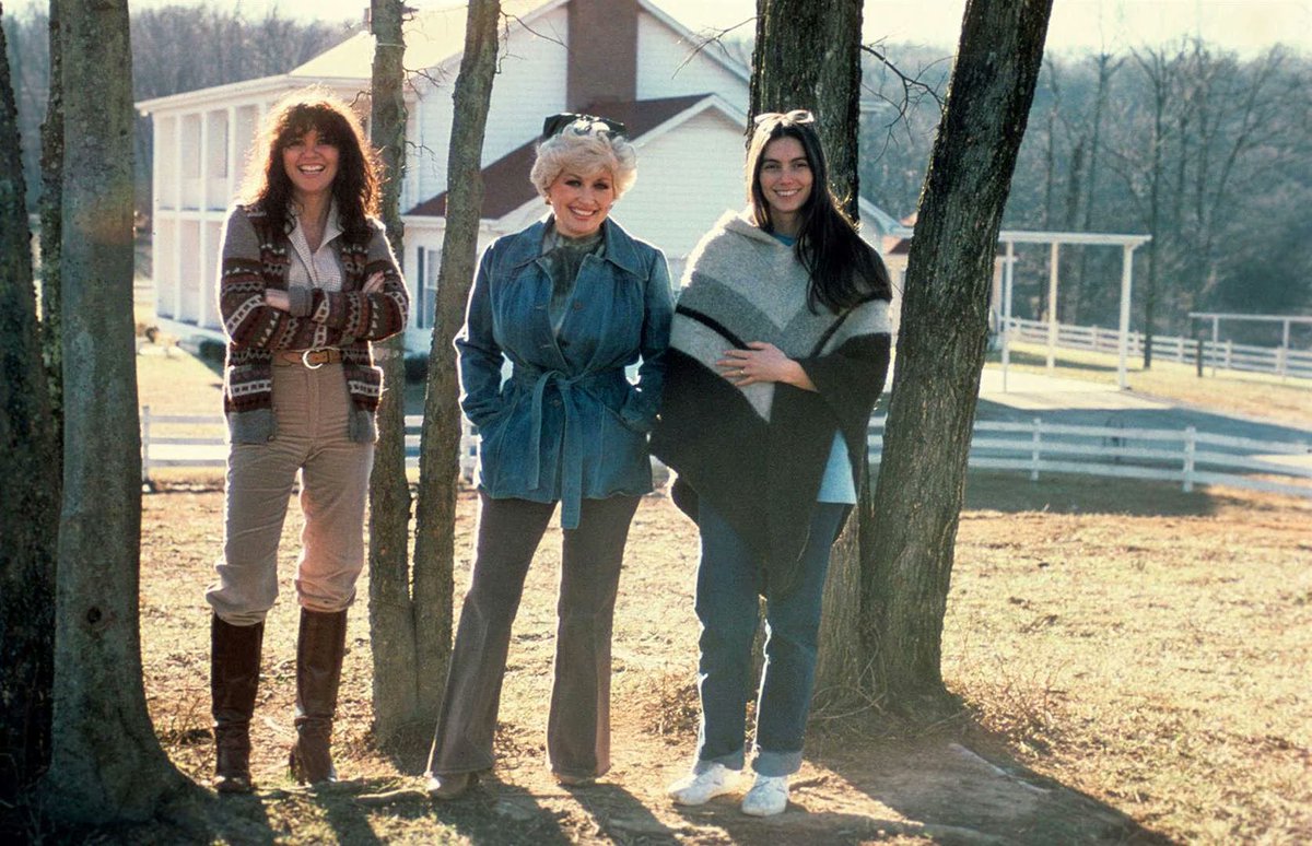 redheadonfilm's tweet photo. A personal favorite from Dolly's career was her collaboration with Emmy Lou Harris &amp; Linda Ronstandt. Trio melded angels together and the resulting albums are pure heaven. https://t.co/5g6Mas4euX