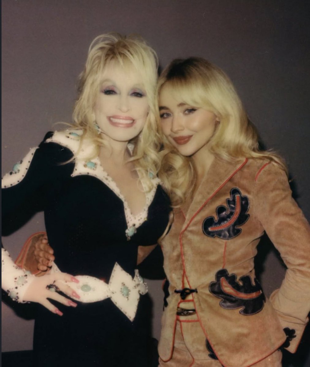 CSabrinaArg's tweet photo. Lamentamos profundamente el fallecimiento de la queridisima Dolly Parton. 

Descansa en paz, leyenda. https://t.co/e05ObZHcR7