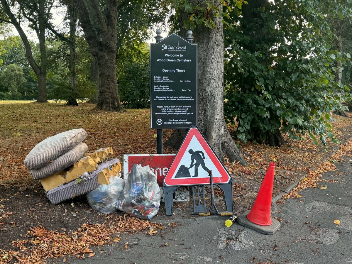 Litterwatch1's tweet photo. Rich &amp; Emma took a quick litter-picking lap around Wood Green #Cemetery. Baffling why anyone fly-tips in a place of remembrance just to dodge fees.
Their haul left an obstacle course by the entrance: bags, cushions, road signs &amp; a cone! #sandwell #roadsigns #flytipping https://t.co/jqE2NLyOsj
