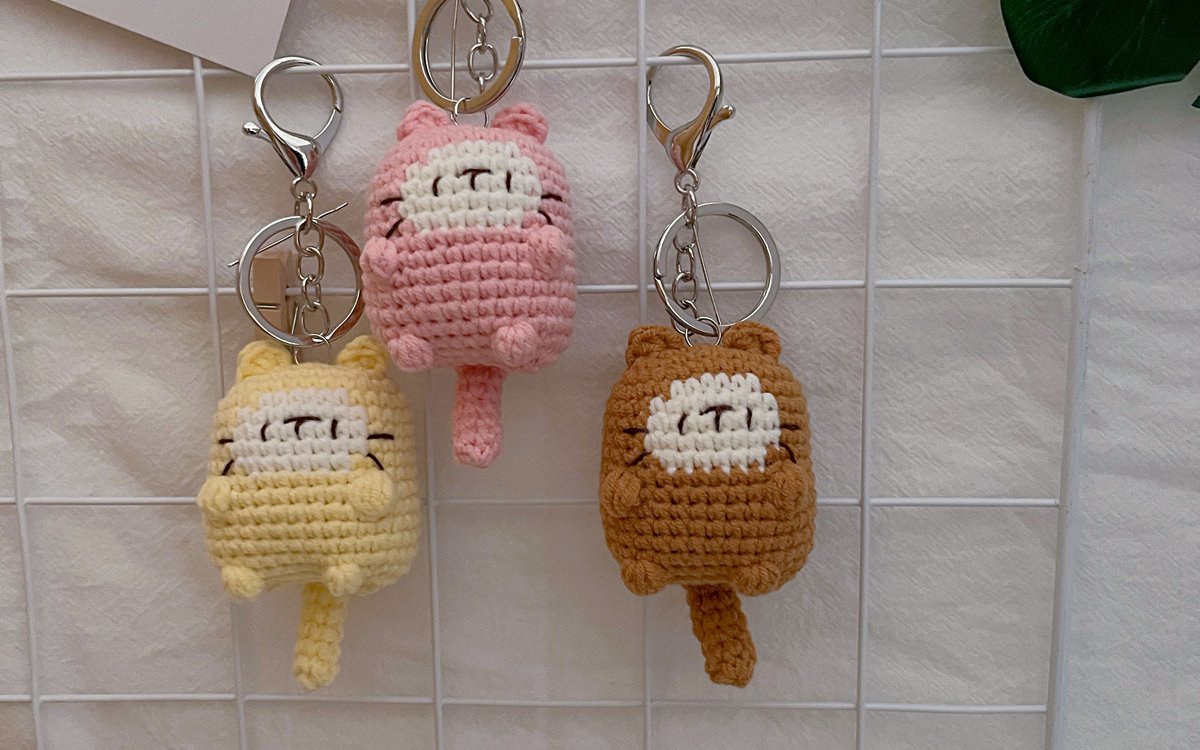 B52879Busra's tweet photo. Just finished this cute hand-knit cat paw keychain  Perfect little handmade gift for my fur baby’s playdate buddy! Who else loves small, cozy DIY projects https://t.co/xtD6Fm6VGz