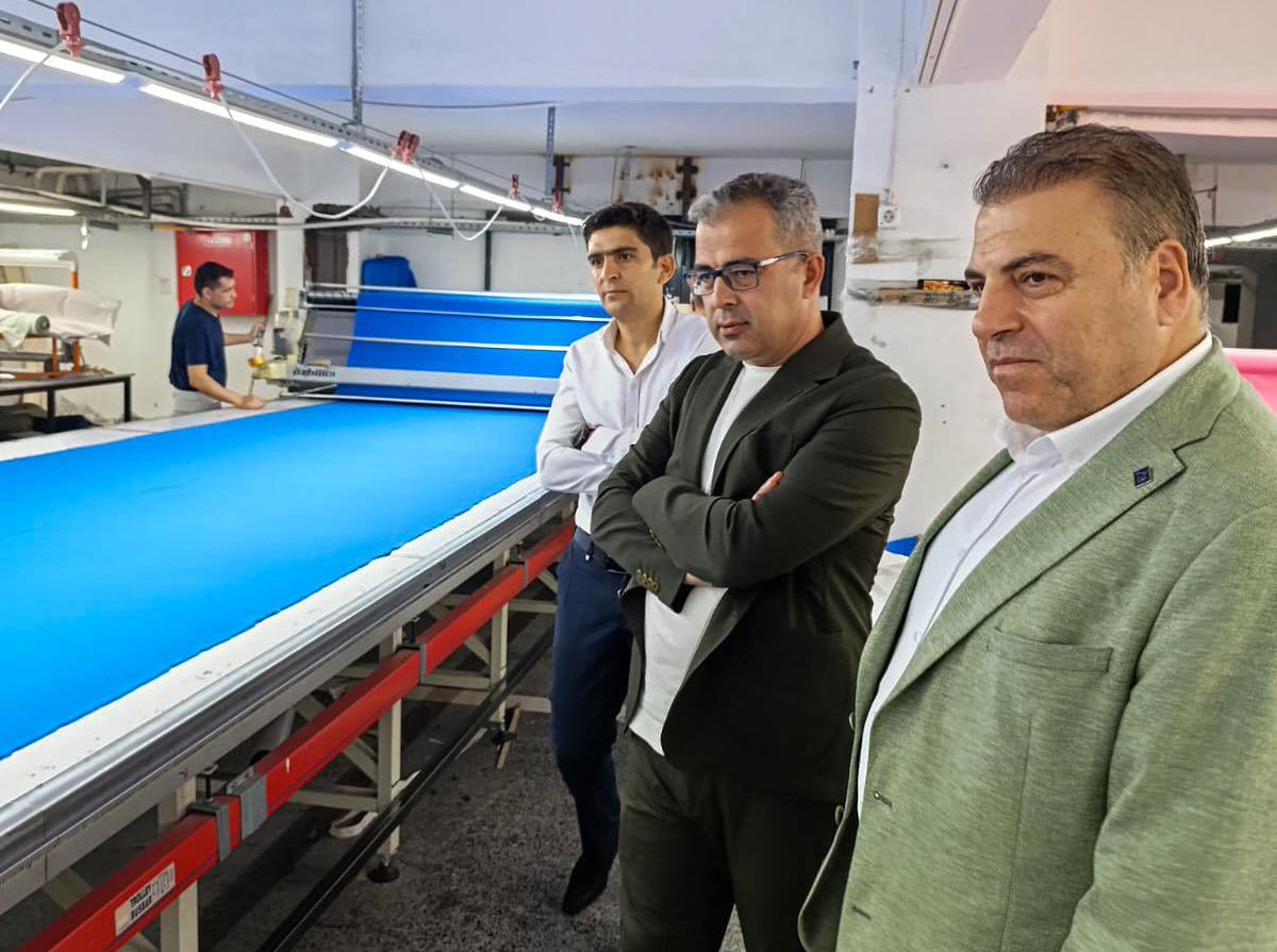 anahtarparti's tweet photo. Rotamız millet: Durağımız İstanbul, Küçükçekmece…

Genel Başkan Yardımcımız ve Eğitim Politikaları Başkanımız Sayın Prof. Dr. Fatih Yalçın, “Rotamız Millet” programı kapsamında İstanbul Küçükçekmece’deydi. 

Esnafımızla dükkânlarında, vatandaşlarımızla pazarda, emekçilerimizle fabrikada bir araya gelen Sayın Yalçın; Halkalı Cemevi’ni de ziyaret ederek İstanbul’un farklı seslerini dinledi.

Sayın Yalçın’a ziyaretlerinde MYK Üyemiz Sayın Enes Malik Saran, kurucularımız Sayın Akif Turaç ve Sayın Ahmet Bingöl de eşlik etti.