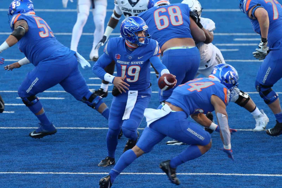 FCRecruits's tweet photo. The Home Of Recruiting ‼️

27s, 28s, 29s &amp; 30s If You Are Interested In Being Recruited By Boise State University ( @BroncoSportsFB ) COMMENT film, RETWEET &amp; DM us. We Are Sending Over Playmakers For Eval.

PARENTS &amp; COACHES REACH OUT DIRECTLY.

#TheHomeOfHSRecruiting🏭 https://t.co/7DzaBNiftu