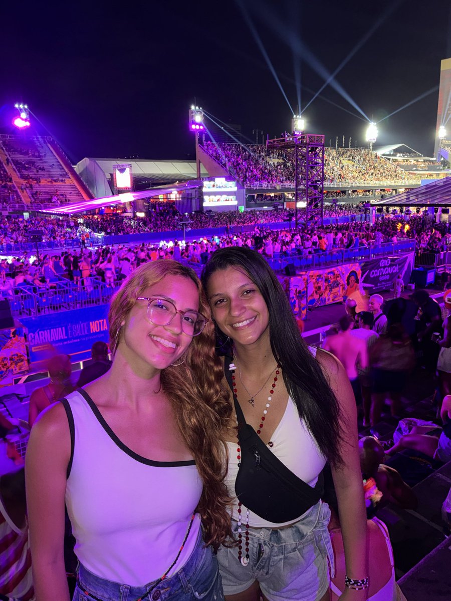 aninhacarl001's tweet photo. Como começou / Como estamos agora https://t.co/Jb3XSD8fHE