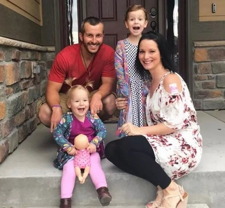 MamelaFialloFlo's tweet photo. ¿Vieron a los hombres apoyar a Chris Watts?
Mató a sus dos hijas y a su esposa embarazada. Está en cadena perpetua sin derecho a fianza, por matar a su hijo Nico en el vientre también.
Pero el feminismo dice que vivimos en un "patriarcado" que "promueve la violencia hacia la mujer".
La realidad es que la repudia. Son las feministas quienes lo alientan. Sobre todo cuando las víctimas son menores. Respaldan a las asesinas.