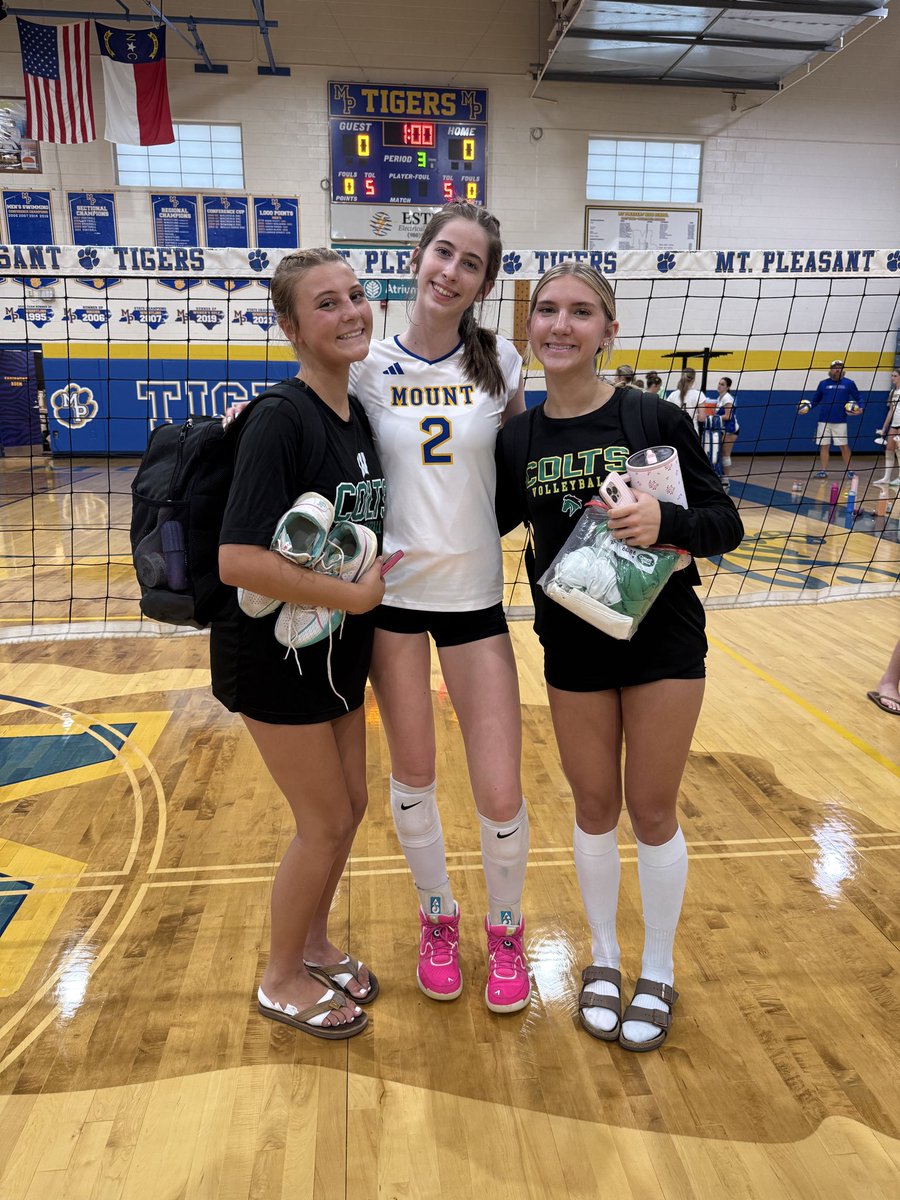 carolinebarbee's tweet photo. Nice win tonight against MPHS! So proud of my team! @usavolleyball @Nike loving my custom bedazzled hot pink Sabrinas 🩷 on the court! https://t.co/76PtdVcjvQ