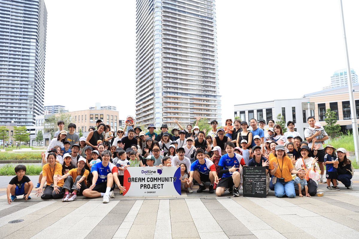 CHIBA_DOT's tweet photo. 幕張ベイパークの清掃活動に橋本大海・板橋健之・佐々木亜蘭の3選手が参加しました🧹
ごみを拾いながら近隣住民やファンの皆様とたくさんお話しでき、素敵な交流の時間となりました🤝
千葉ドットは、地域の皆さんと繋がれる活動を今後も大切にしていきます❗
#千葉ドット https://t.co/BNyKufkjAx