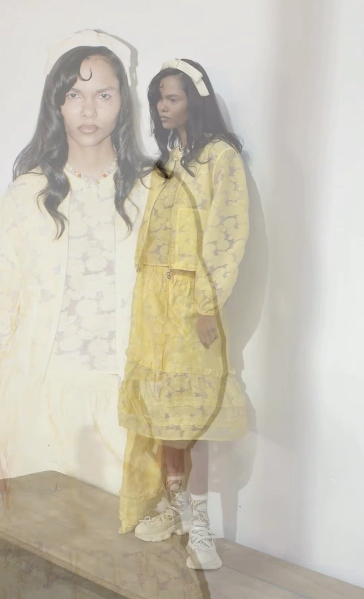 laureanodelabri's tweet photo. Las amo a las de Las Pepas copiandole (mal) a Simone Rocha kjjjj  la cara como una piedra. https://t.co/7HBTU3IsQY