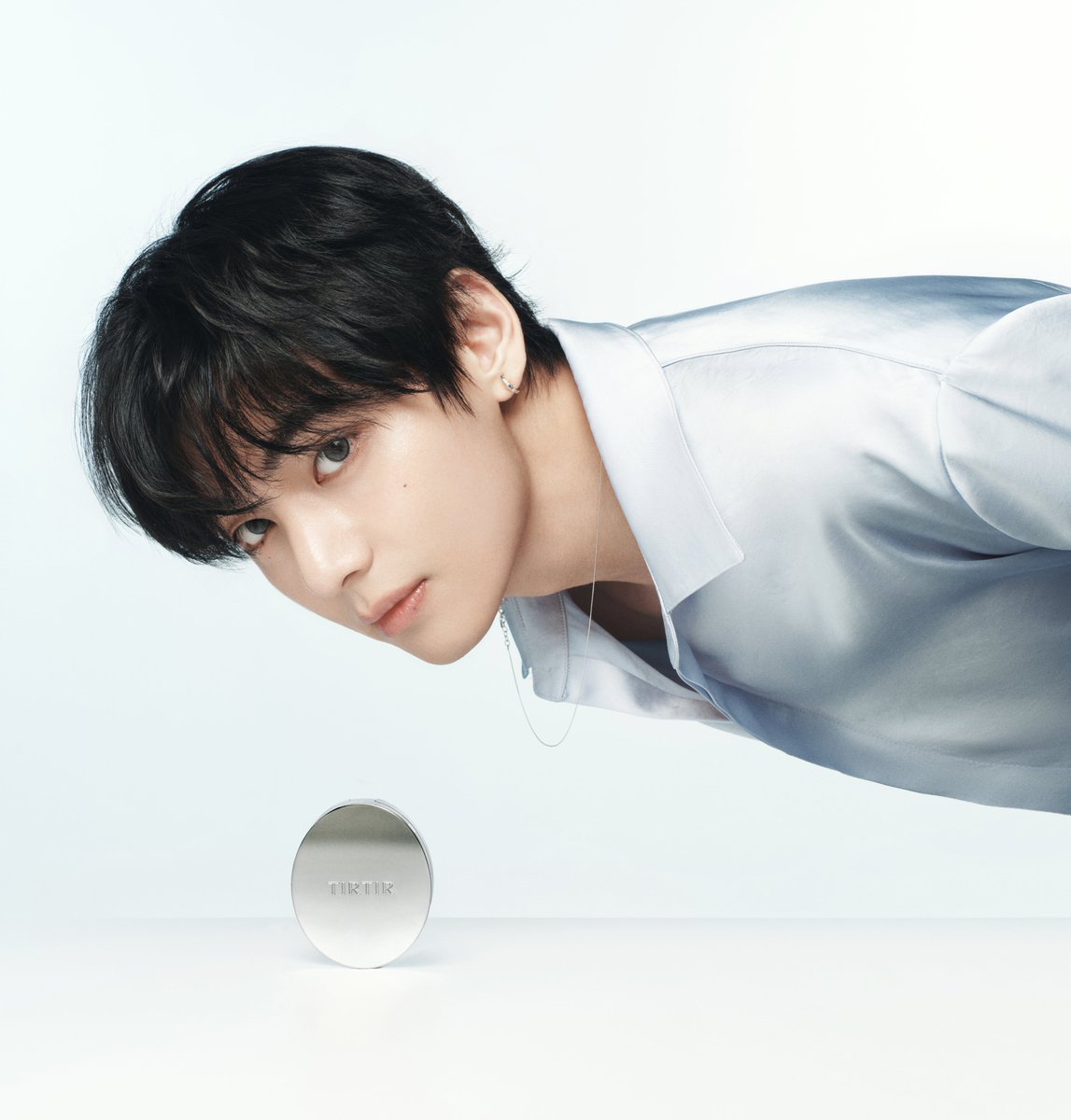tirtir_official's tweet photo. Guess what it is.
Something 𝙉𝙀𝙒 is coming.

#TIRTIR #TINTEDSKINGLOWCUSHION https://t.co/h5gqtfm1F6