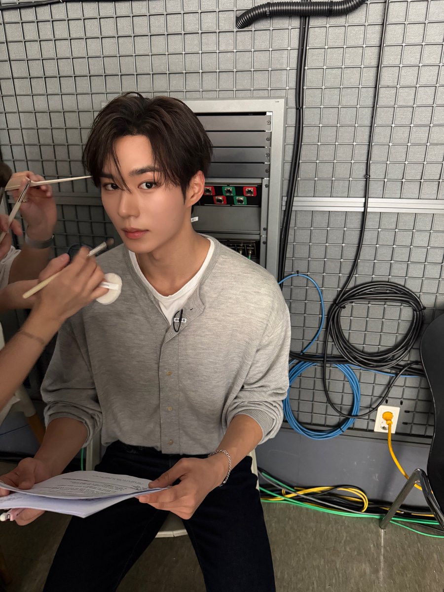 ALD1_official's tweet photo. 생방송 오늘 아침 스페셜 리포터!! 정말 좋은 경험이었습니다☀️ 영상은 본방사수 해 준 엄마랑 아빠😜 

#ALPHADRIVEONE #ALD1
#알파드라이브원
#JUNSEO #준서 https://t.co/7YgvVnRJNp