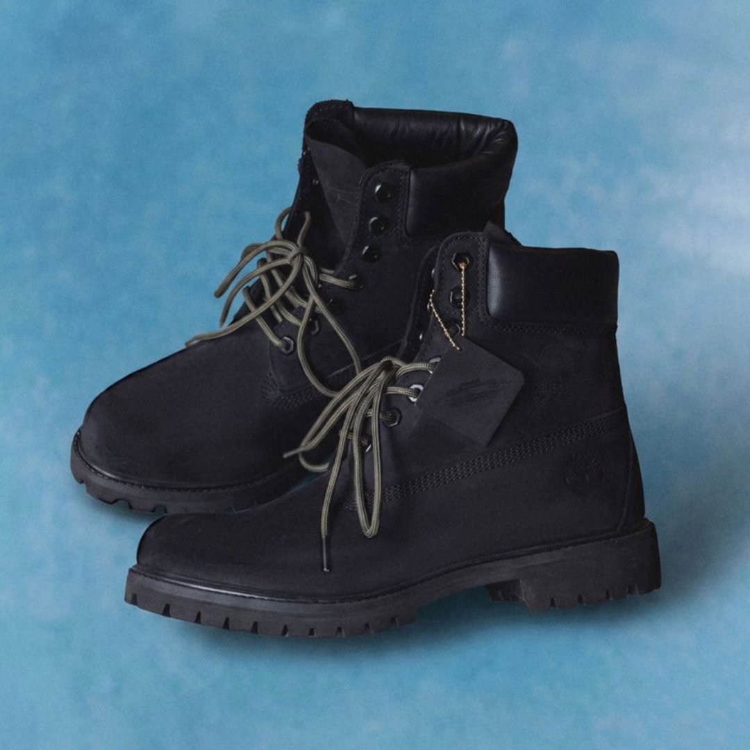 SoleRetriever's tweet photo. JAPAN EXCLUSIVE: One Piece x Timberland 🏴‍☠️🏴‍☠️

🥾 Two 6-Inch Premium boots, one for Luffy &amp; one for Zoro

👕 Three graphic tees featuring Luffy, Zoro, and Chopper https://t.co/xP861KQk8S