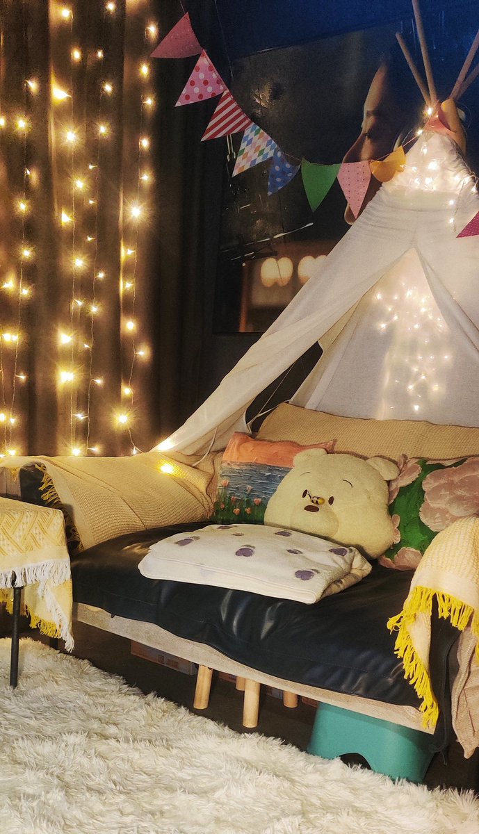 DVovii's tweet photo. [Tonight's family win: Build a pillow fort, bake tiny cookies u0026 laugh so hard we forgot our worries. Parenthood’s best moments are the messy, unplanned ones! ]， https://t.co/iRSlPwWWt8