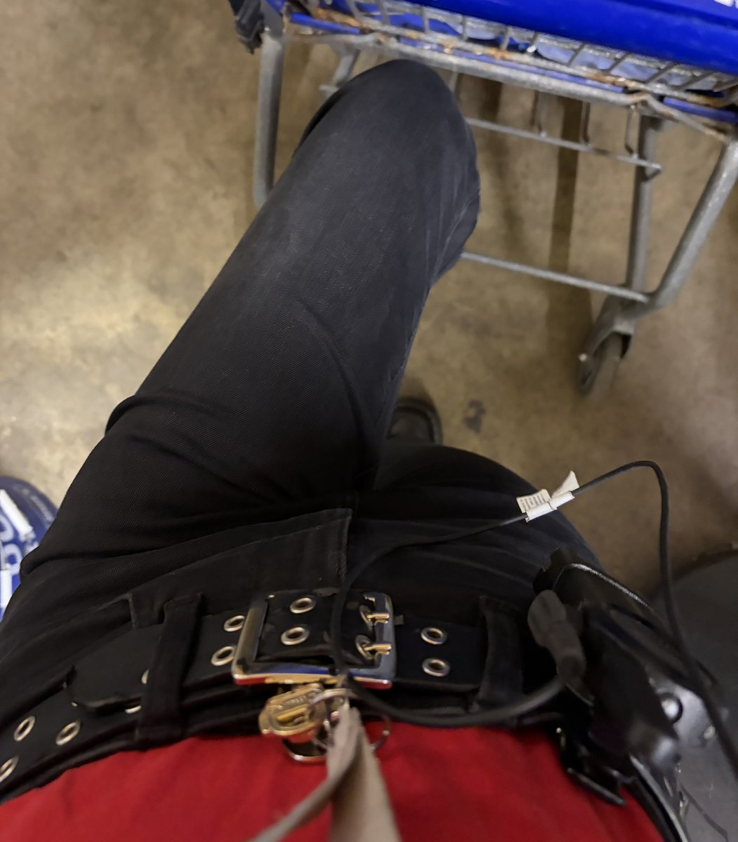 shadow3drtwt's tweet photo. my thigh getting a little skinny maybe #edrtwt https://t.co/B73TtmnnrW