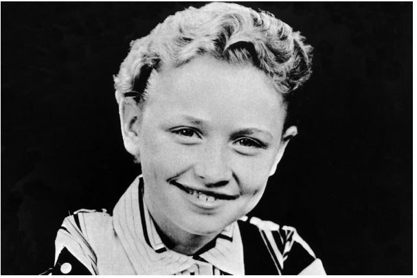 norafelder's tweet photo. That smile that made everyone feel welcome. Thank you Dolly.  @DollyParton https://t.co/apOyKiK71W