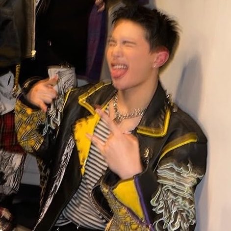 cmfrt_n's tweet photo. forever my little rockstar 😿🤘 https://t.co/RJVSvSWrja